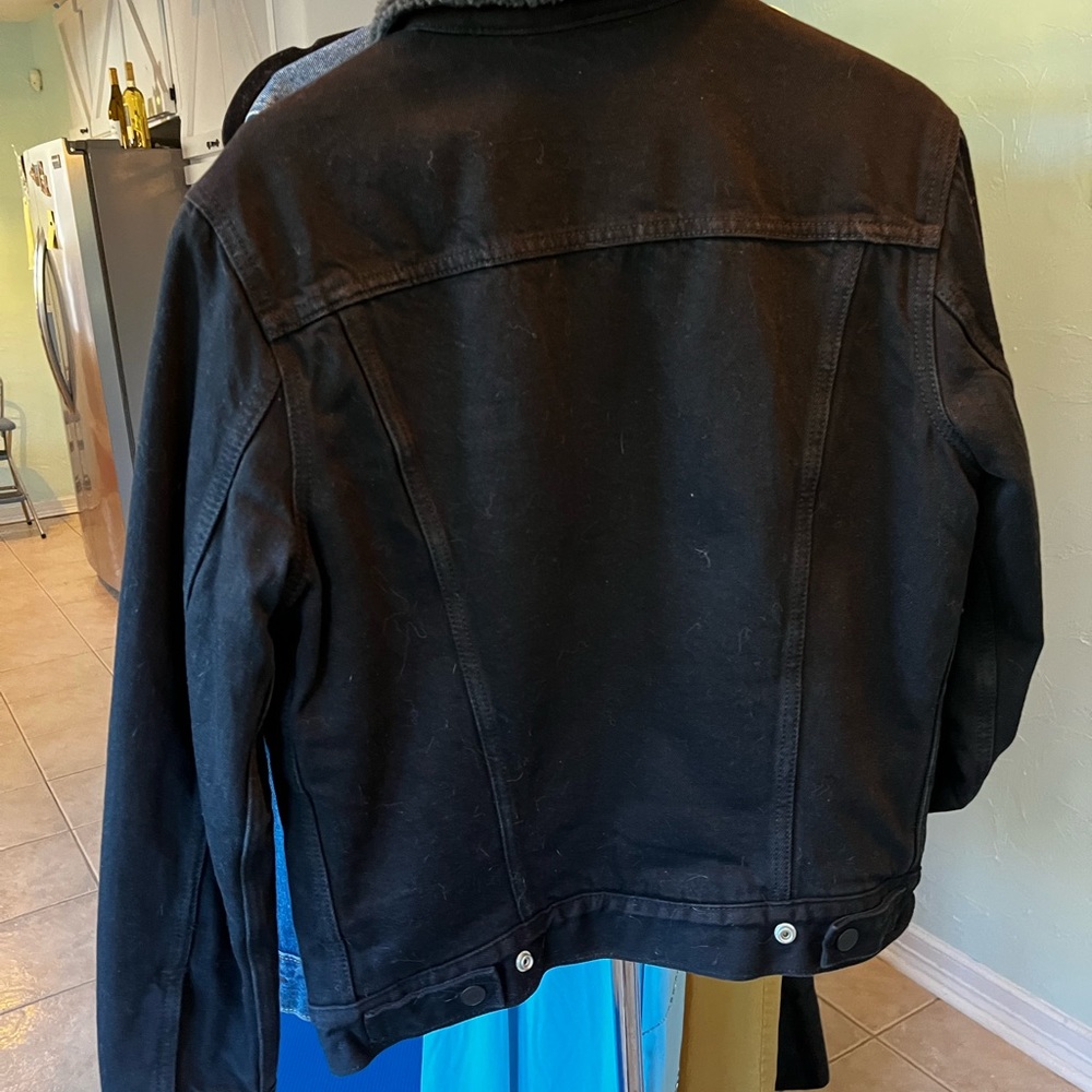 Black “Sherpa” lined trucker jacket by Levi’s, Men’s Small.